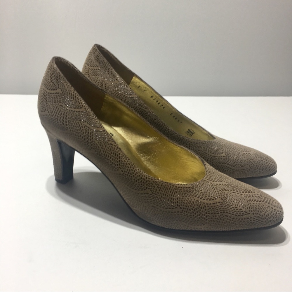 Bruno Magli Classic Suede Leather Heels Size 7
